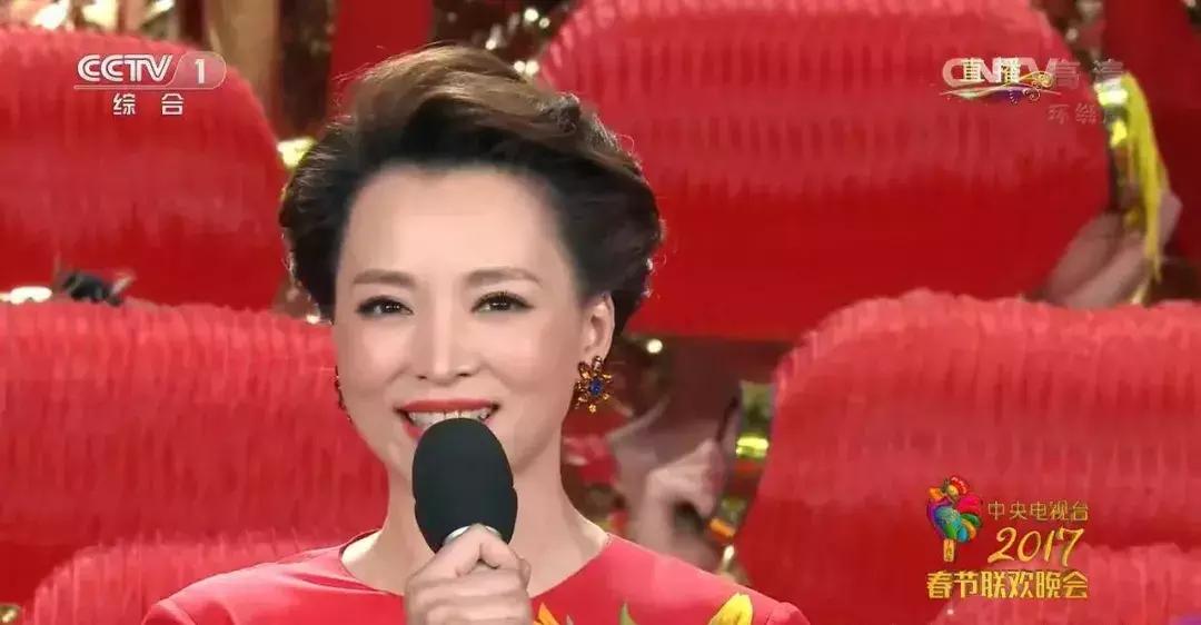 人生娱乐,童年董卿