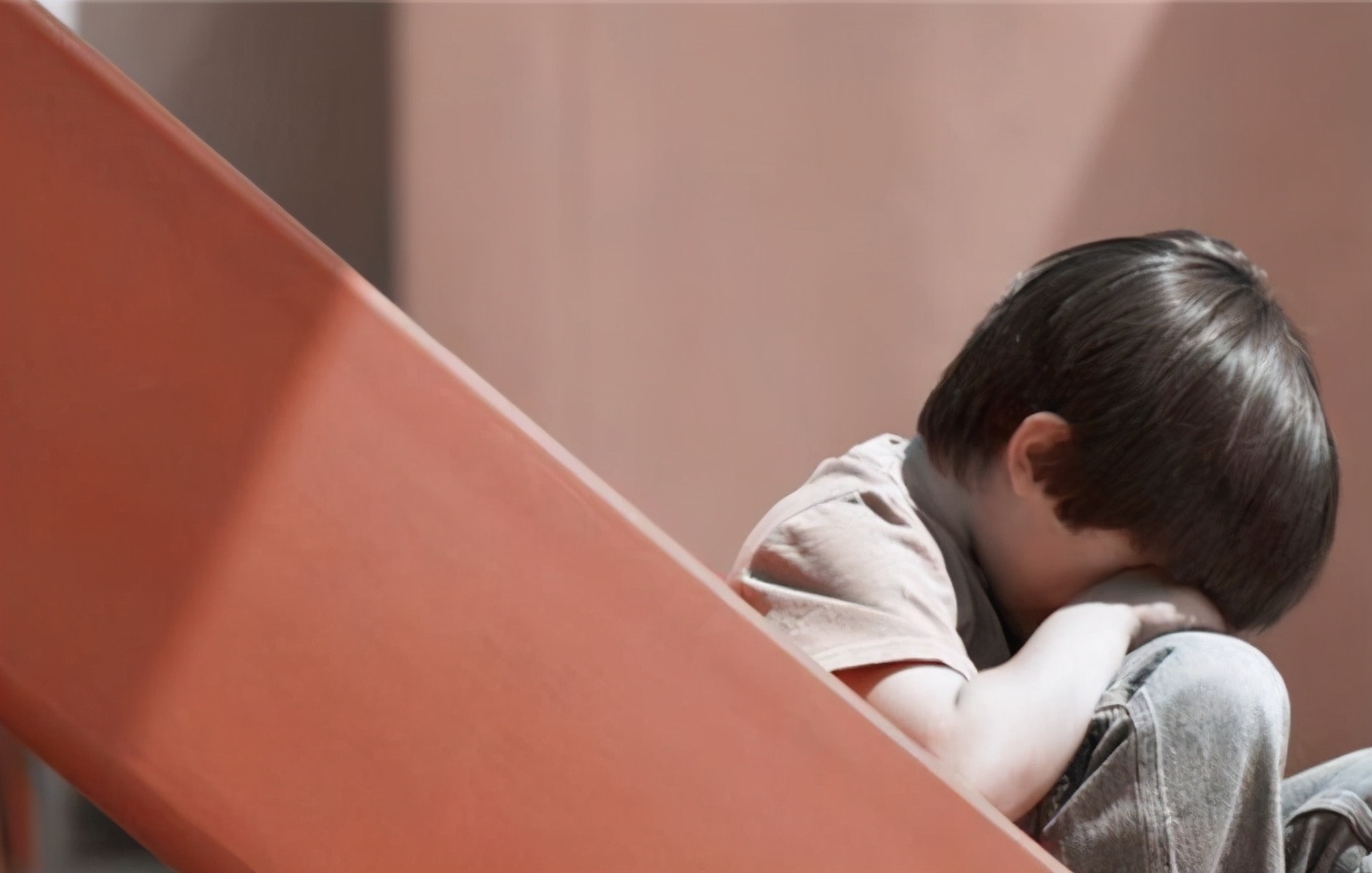 孩子对妈妈说“我好难看”，妈妈怎样回应才是高情商的做法？