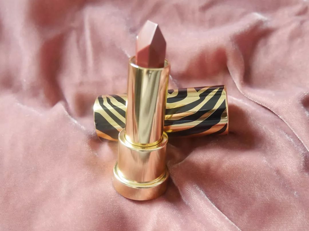 李佳琦的口红推荐竟埋着滚滚天雷？