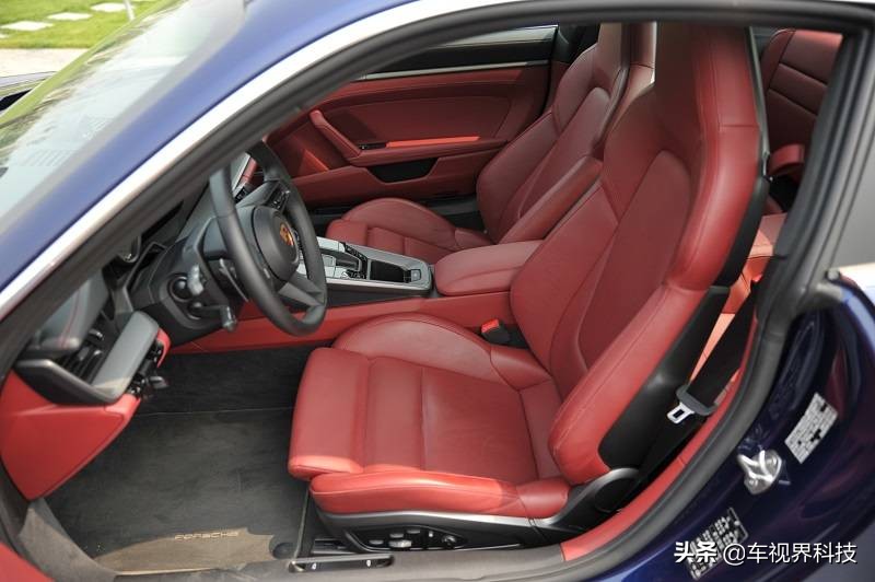 黑科技加持，亮点太多！实拍全新保时捷911
