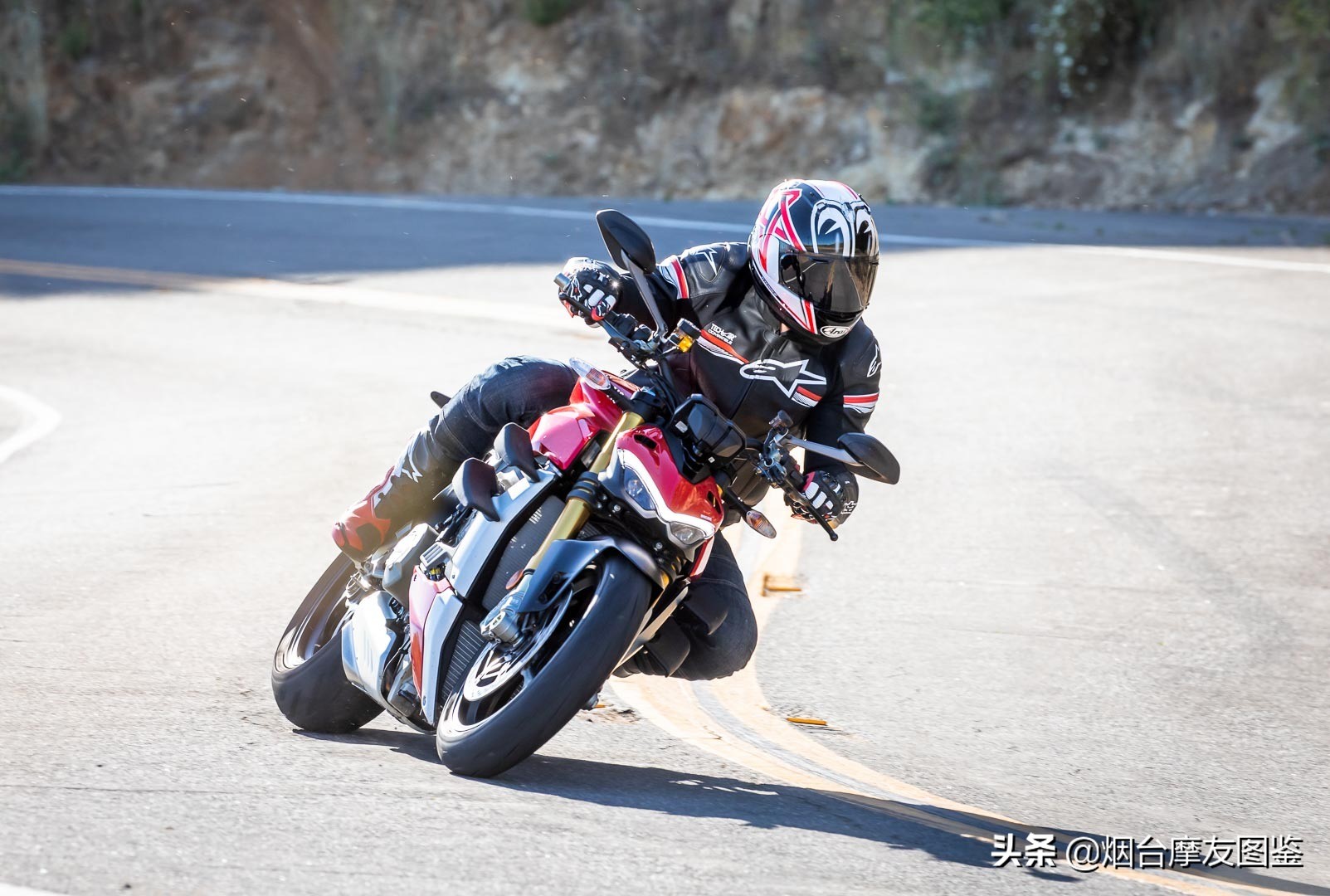 杜卡迪v4s街霸实车测评,杜卡迪街霸v4s和ktm1290sdr哪个快