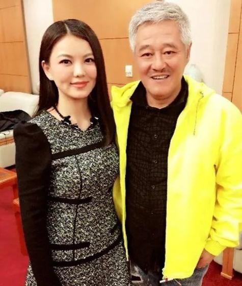 女霸总与穷小伙的爱情,女霸总爱上穷小伙完整版