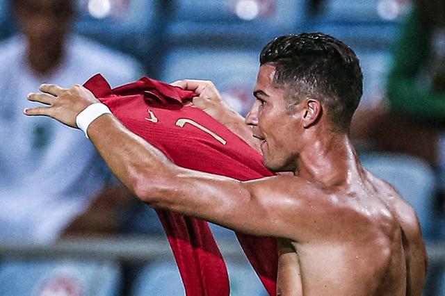 曼联三冠王c罗巅峰时刻,首发时隔4490天c罗迎重返曼联首秀