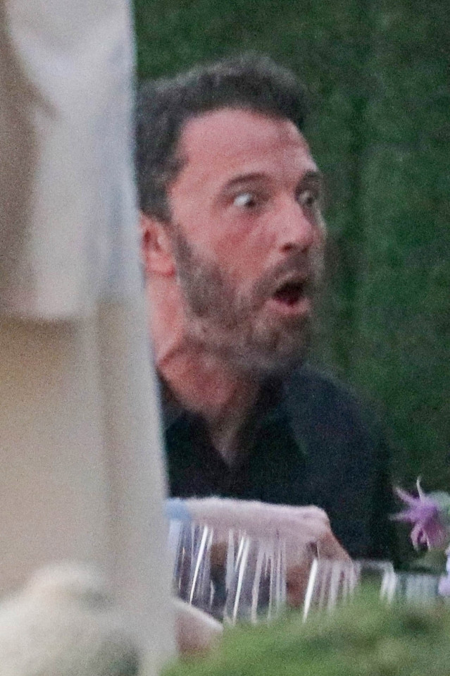 亲密热吻!好莱坞男神和电臀天后分手17年,复合1月超激情