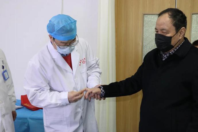 用心对待病人的医生,用心诊治的医生