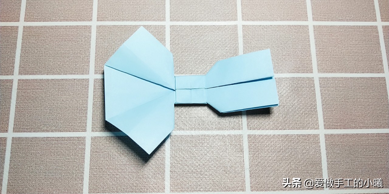 蝴蝶结折纸怎样贴在贺卡上好看,折纸简单又漂亮的蝴蝶结收纳盒