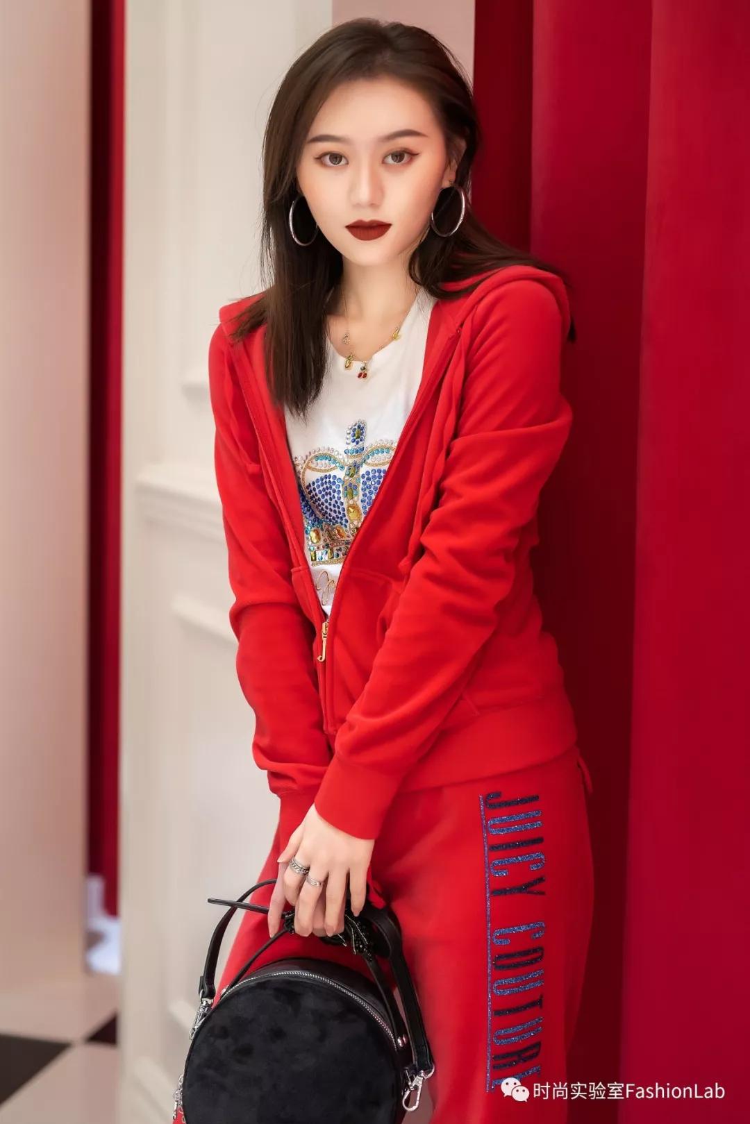 送对年终礼物是当代青年的社交核*器武**