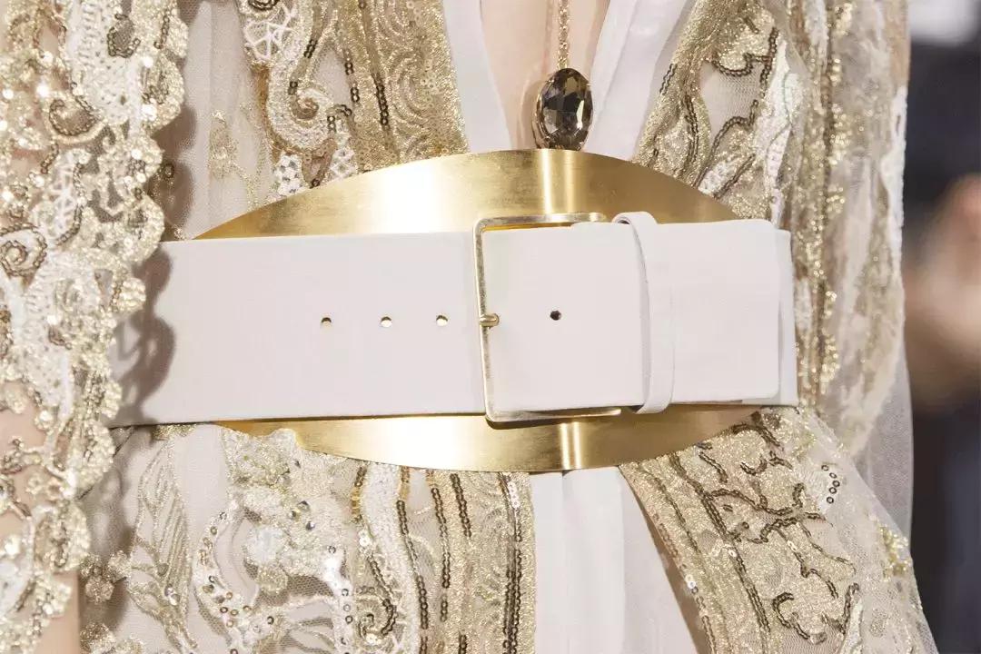 15万颗施华洛世奇水晶,eliesaab婚纱