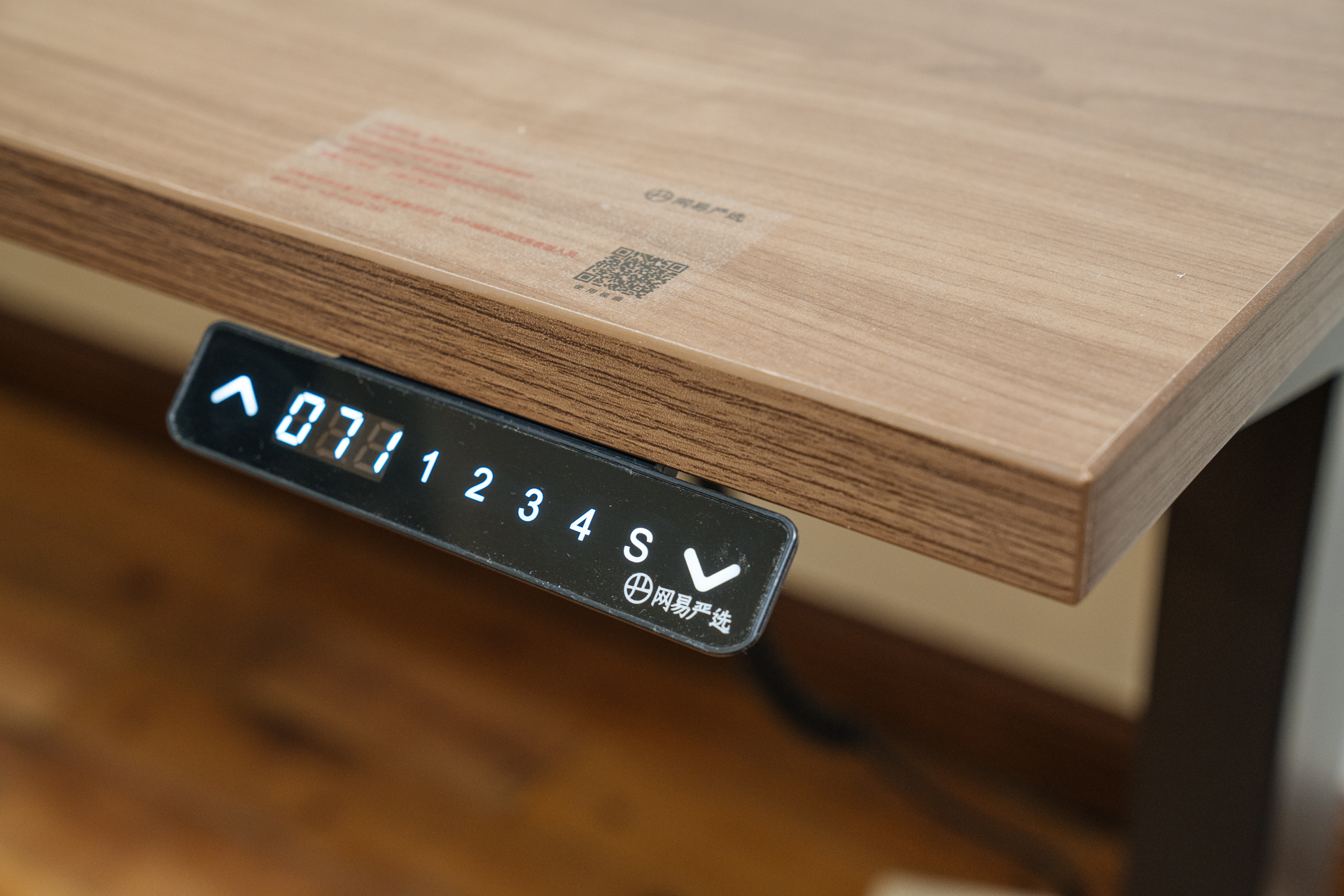 看了何同学的那条视频后……桌搭一款适合自己舒适又实用的桌子