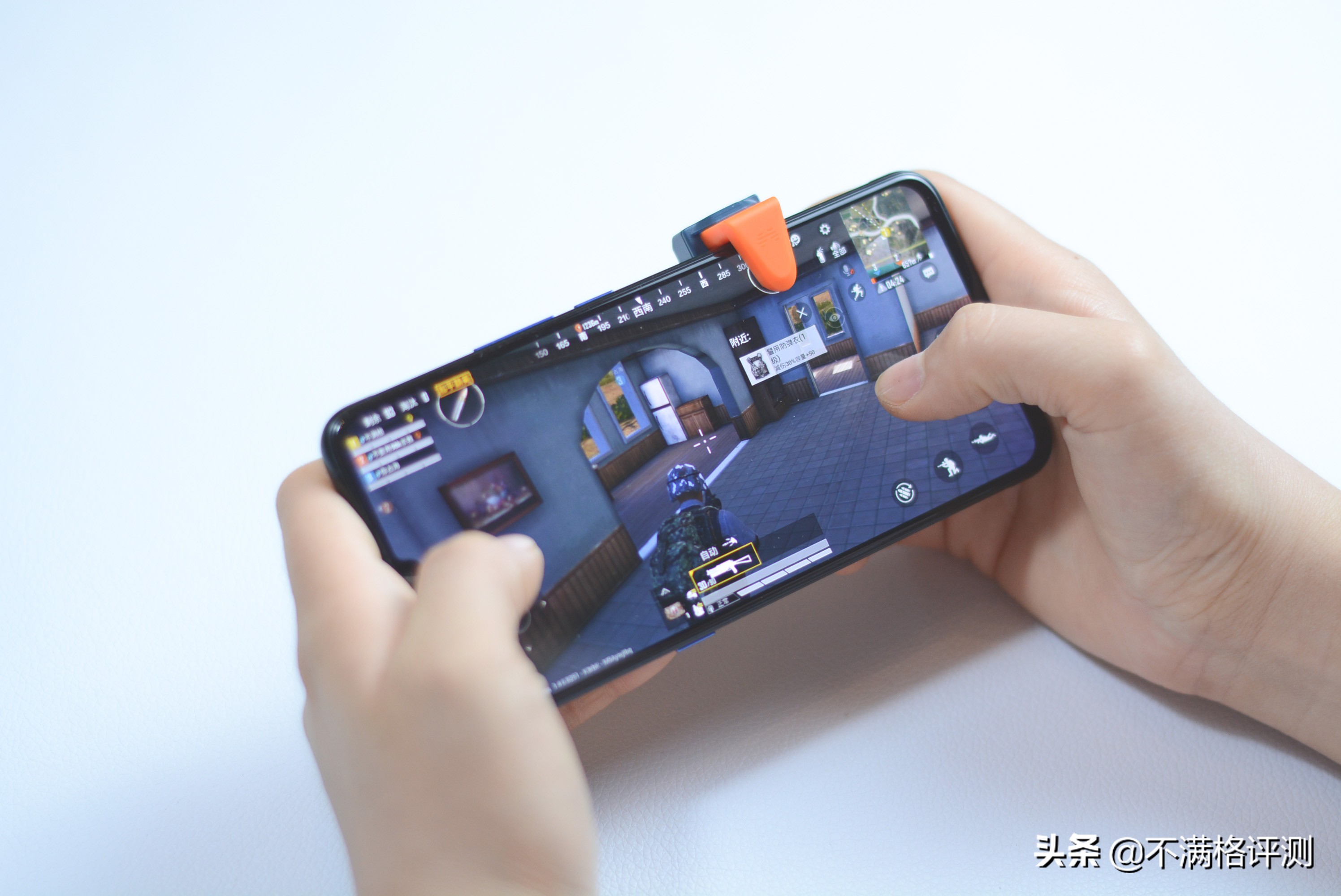 北通J1手游按键：打火机一样大小，用它玩吃鸡，SKS秒变AK47