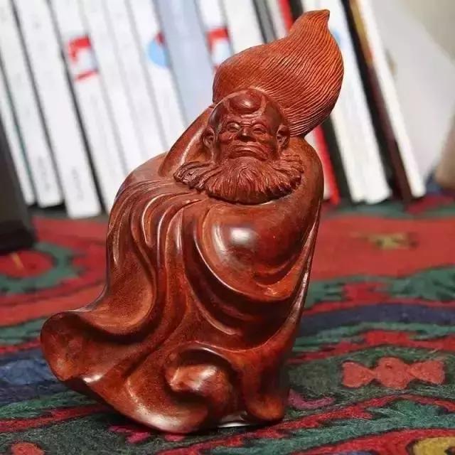 木雕兽头什么寓意,长颈鹿木雕婚礼摆件有什么寓意