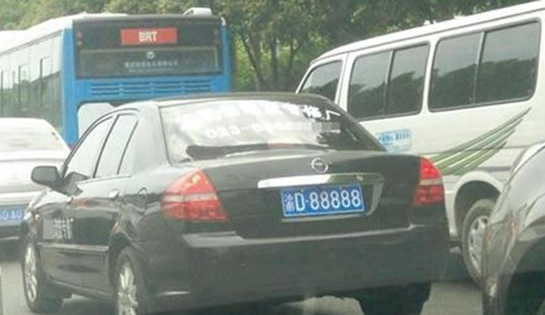 广西一辆3万的小货车火了!只因车牌备受关注,交警见了无话可说