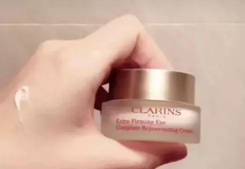 对眼纹有效果的眼霜推荐女生,年纪轻轻眼睛周围长细纹