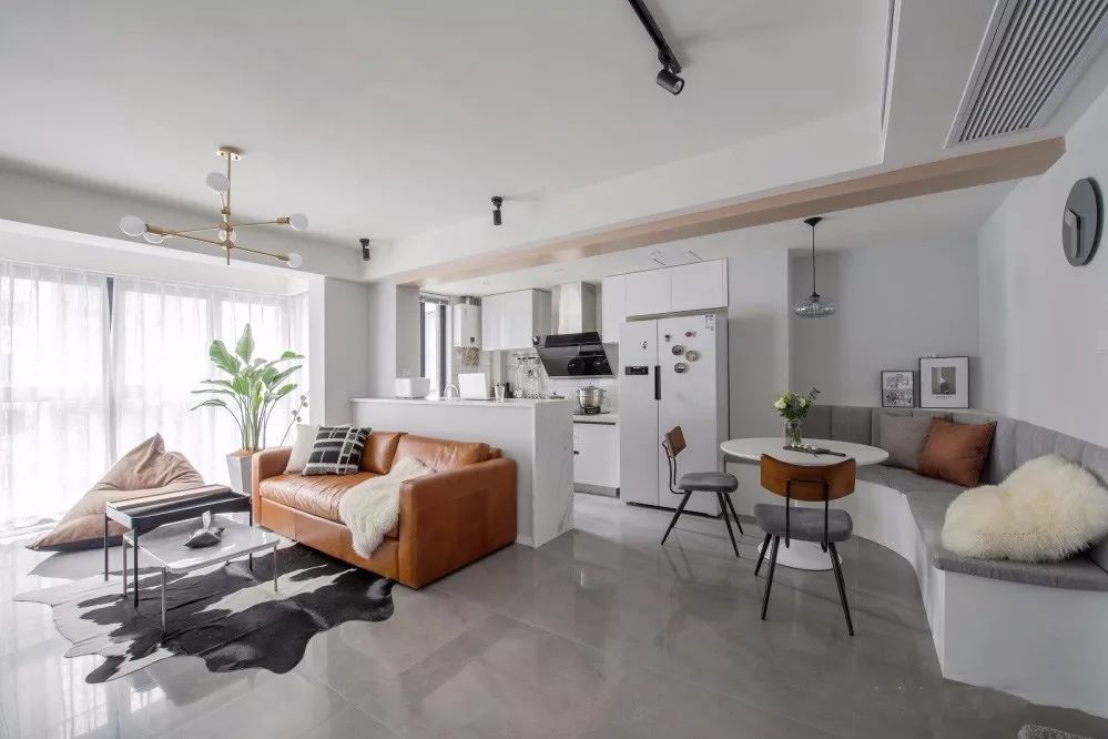 客厅大面积地砖深灰色铺贴效果图,客厅地砖简约铺贴图