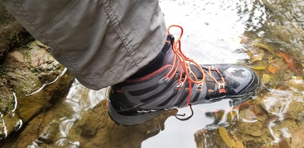 aku登山鞋属于什么档次,aku户外登山鞋