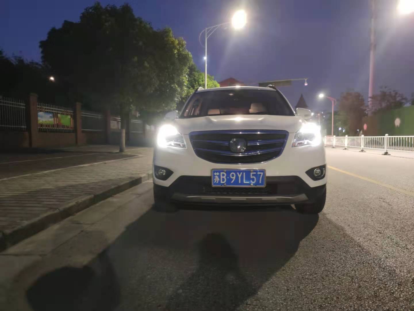 夏日晚上带娃运动,夏天带女儿晚上逛公园的视频