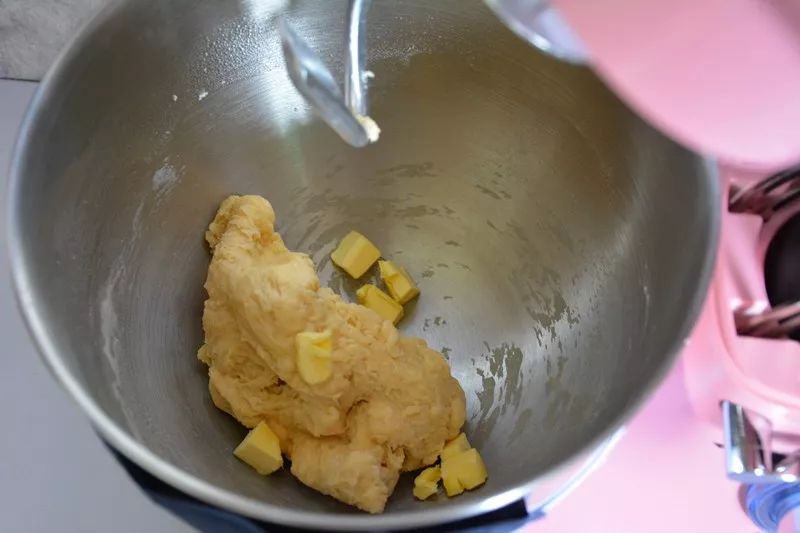 夏天揉面过热怎么办,揉面不粘手的技巧