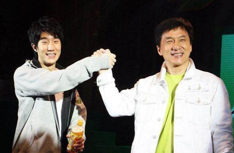 马蓉董卿赴美生子，一个为移民一个为教育，“撤侨令”下如何做？