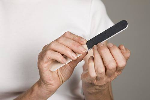 灰指甲到底怎么治才能治好,灰指甲怎么治最快最有效的方式