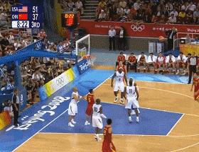 易建联国家队16年,易建联16岁时扣篮