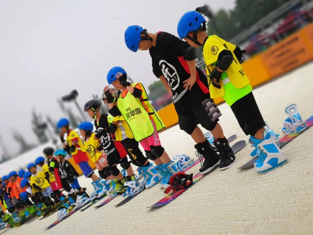 新地老师：青少年滑雪，“玩”才是正经事儿丨冰雪100人Vol.005