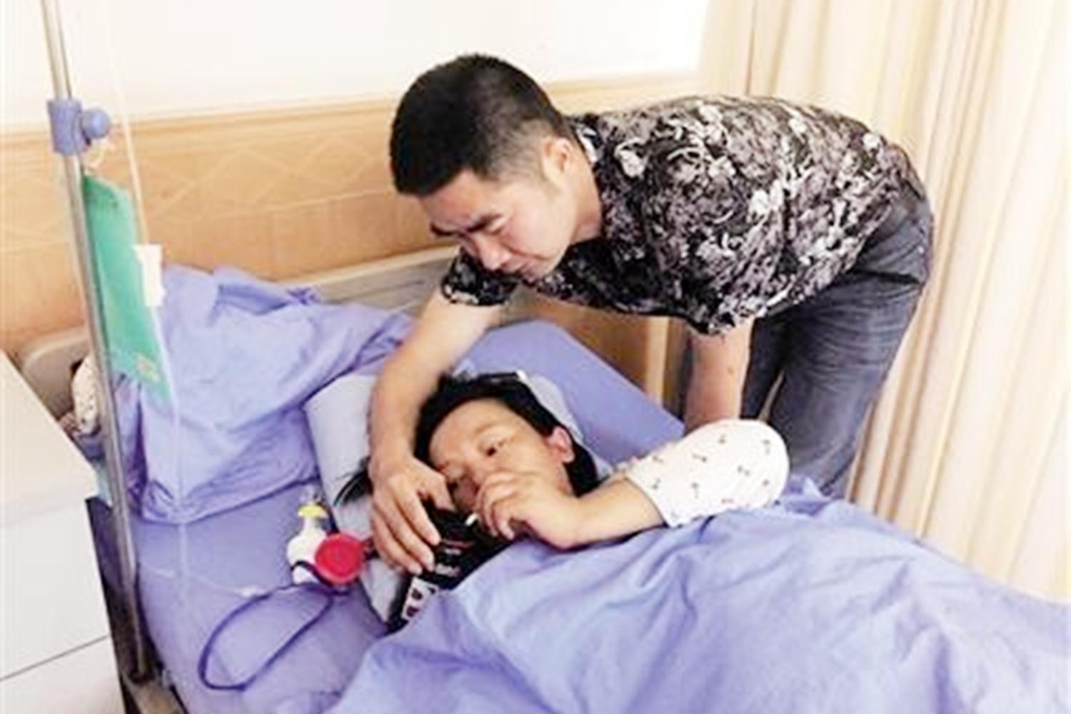 妻子刚生完孩子丈夫就谋划离婚,妻子刚生完孩子丈夫就家暴