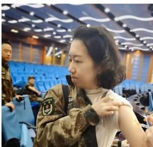 注射用胸腺肽,医生注射胸腺肽