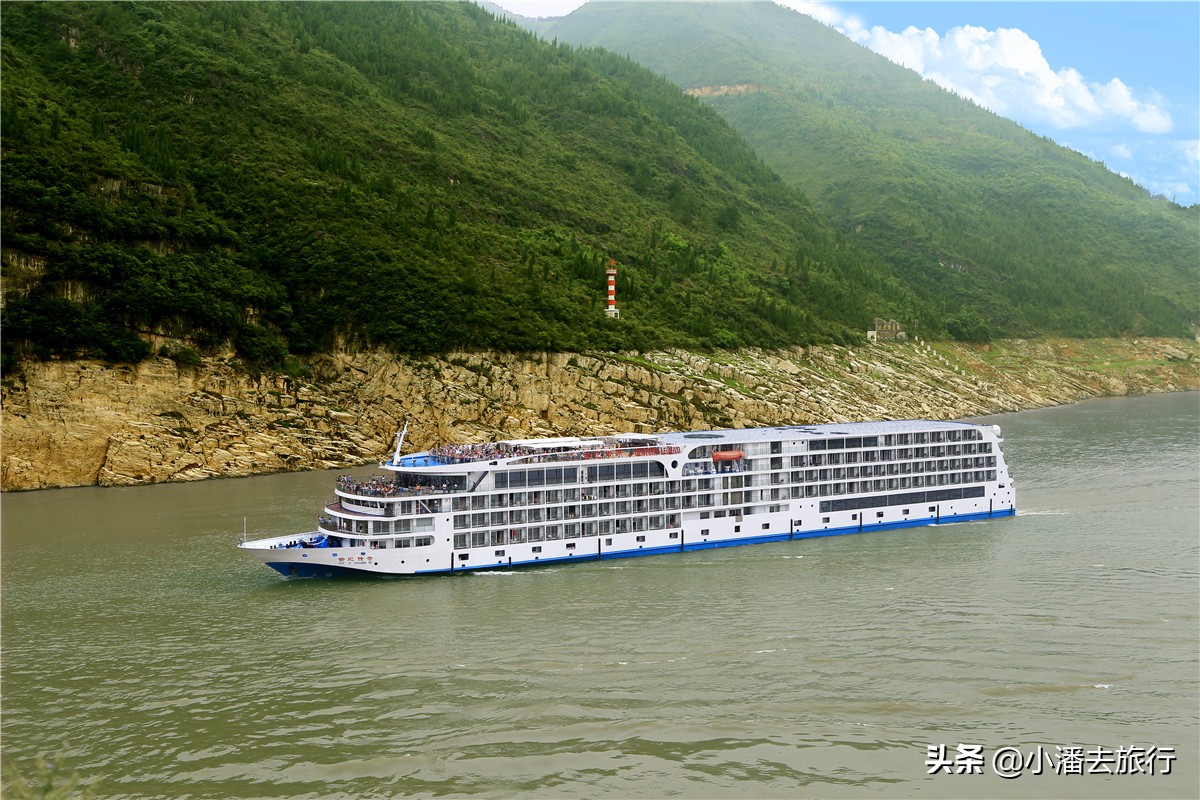 长江游轮和长江轮渡有什么区别,长江游轮和国际游轮哪个划算