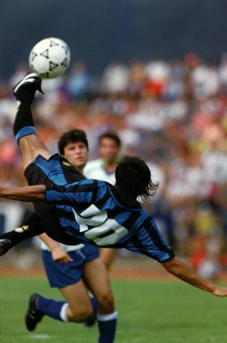 远距离重炮,远距离射门像炮弹一样飞