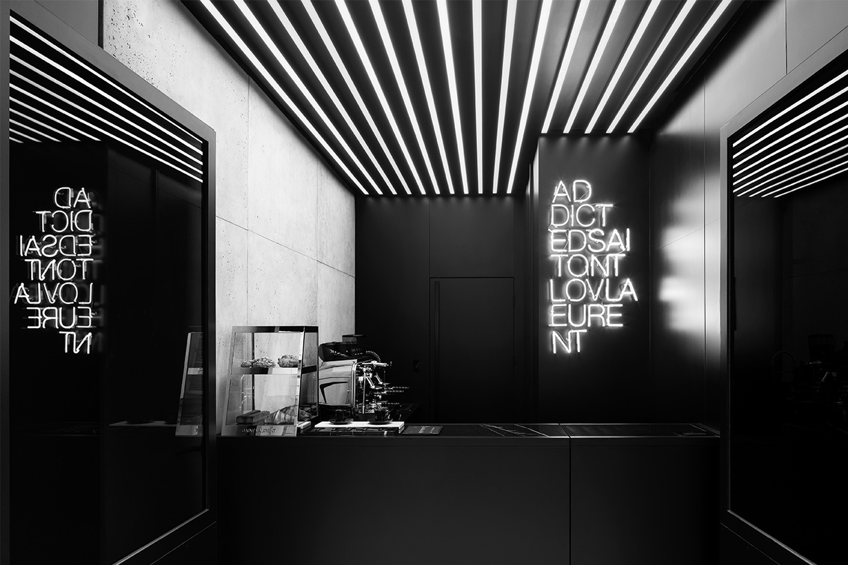 现在的时尚品牌，除了卖衣服，还卖哑铃、球拍、游戏机、保温杯