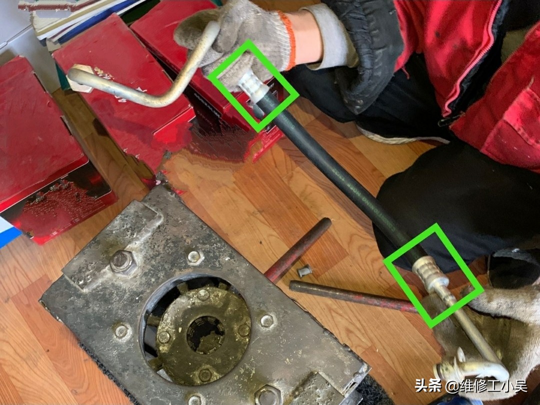 空调修理师傅泄漏氟利昂,汽车空调管道漏氟维修多少钱