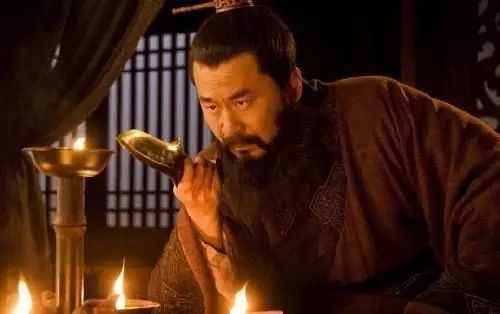 曹操是个怎样的人用四字成语形容,曹操是个怎样的人作文