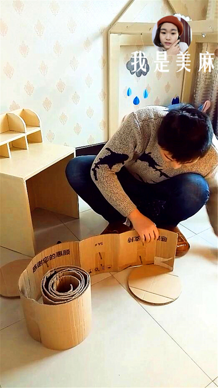 爸爸自制儿童书桌,废纸箱做书桌图片大全