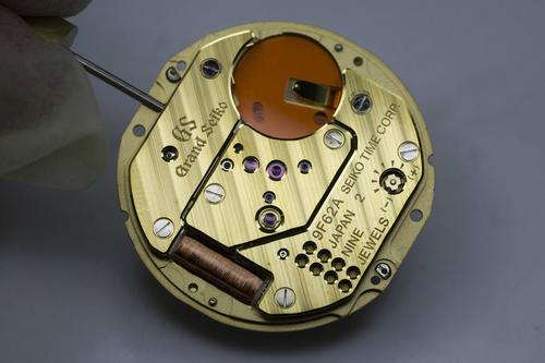 精工石英机芯新表怎么调整时间,精工雅博石英表v733机芯评测