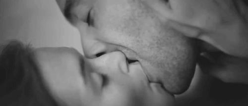 女人让男人着迷的三种方式,女人让男人着迷的几个行为