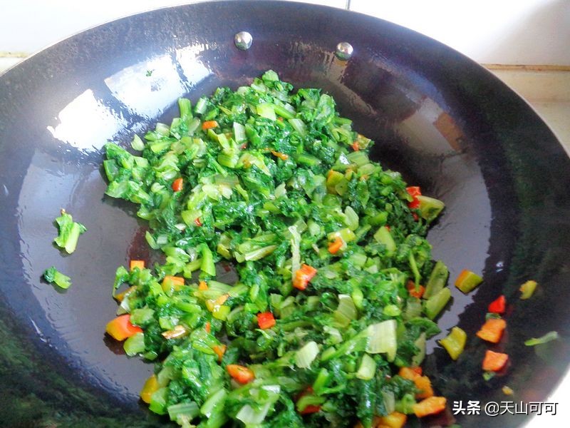 东北五花肉炖鱼豆腐的家常做法,午餐鱼炖豆腐汤好吃极了