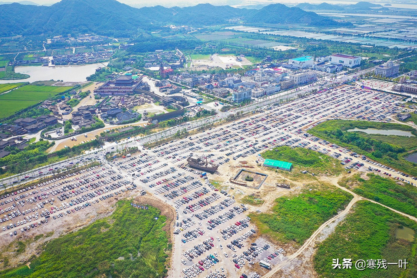 象山影视城景区人山人海,一起去看人山人海象山影视城