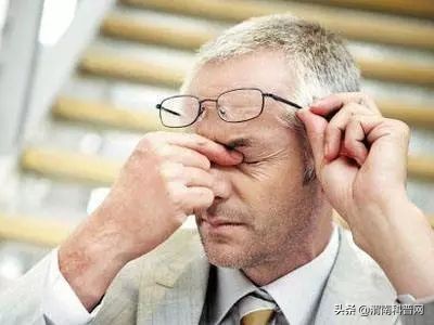 皮肤松弛引起的眼袋怎么祛除,祛除眼袋的小妙招红霉素软膏