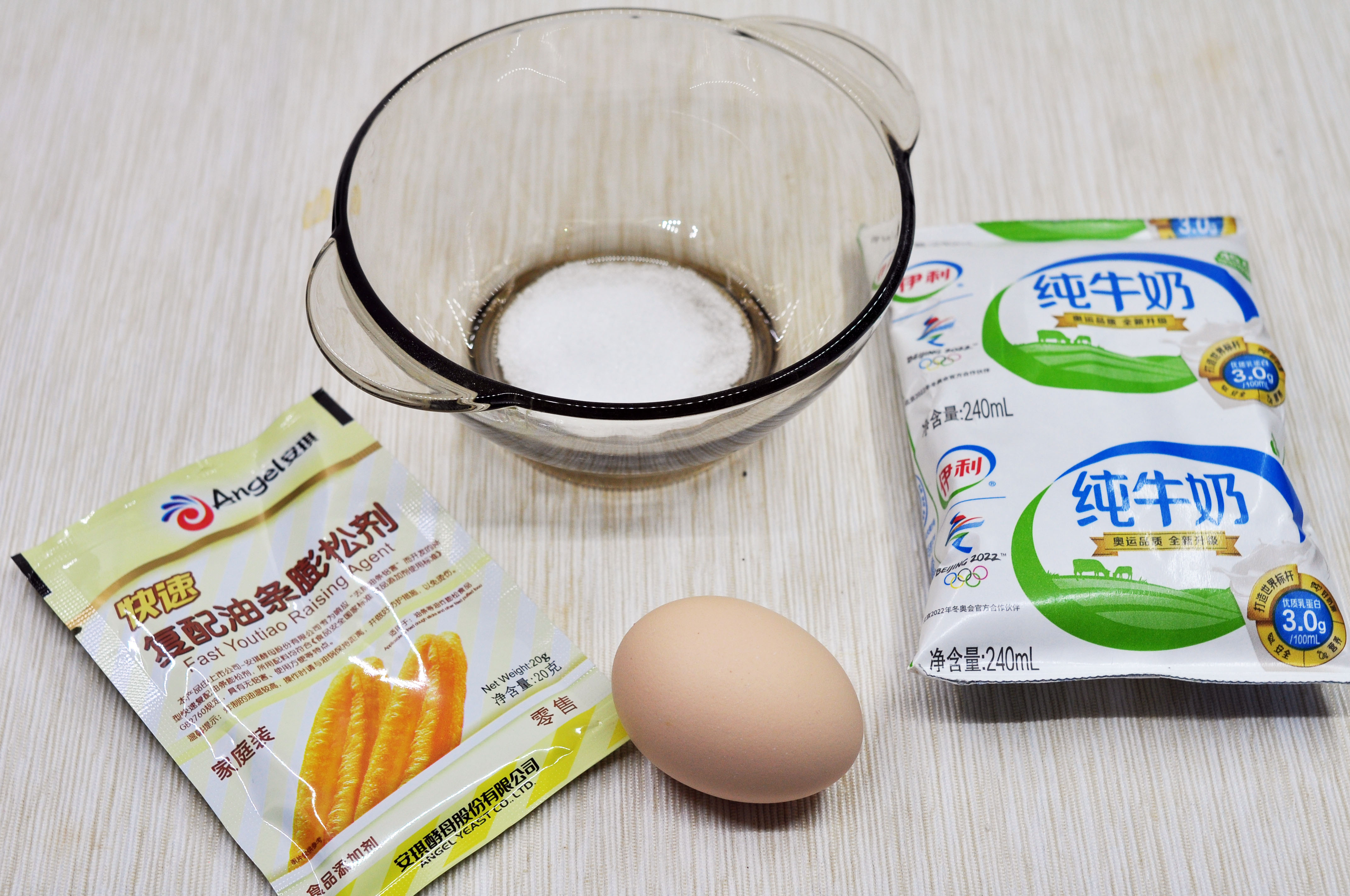 只需两步教你炸出酥脆好吃的油条,在家做一个油炸酥脆的油条