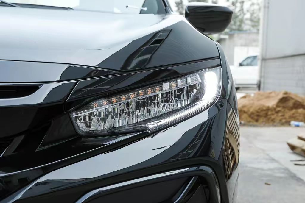 90后小伙喜提80款汽车,90小伙喜提82年夏利