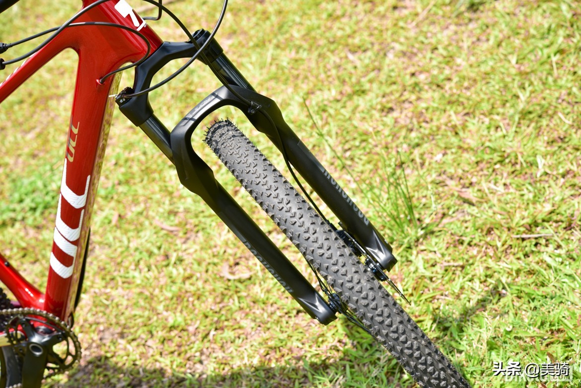 ucc竞争者race测评,万元以下碳纤维山地车