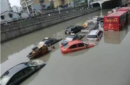 汽车被水淹了以后还能开吗,汽车被水淹为什么不能启动