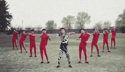 画龙画彩虹外国人,画龙老舅