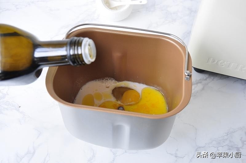 用面包机做早餐美食视频,用面包机做松软吐司