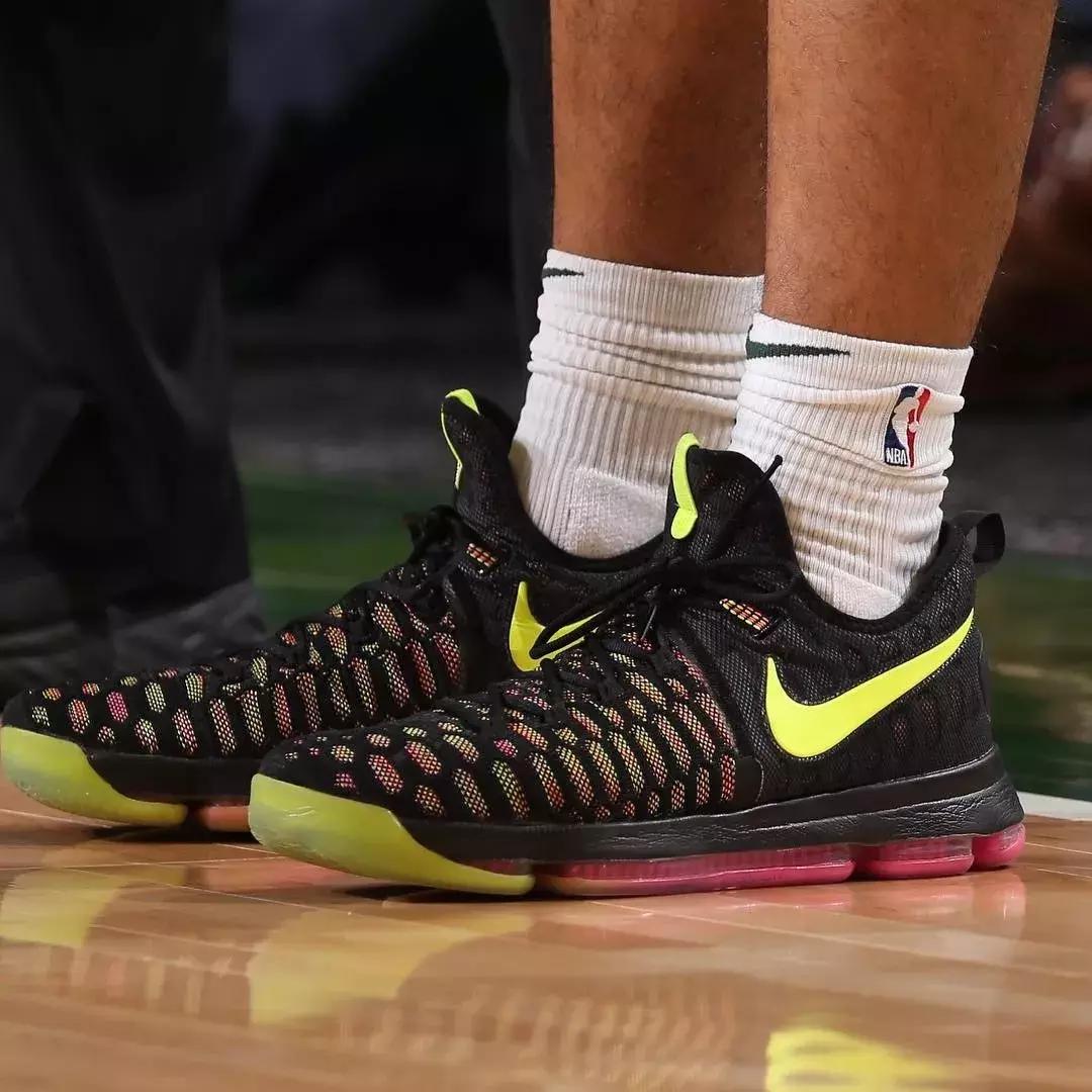 nba欧文5上脚图,nba今日上脚球鞋欧文6