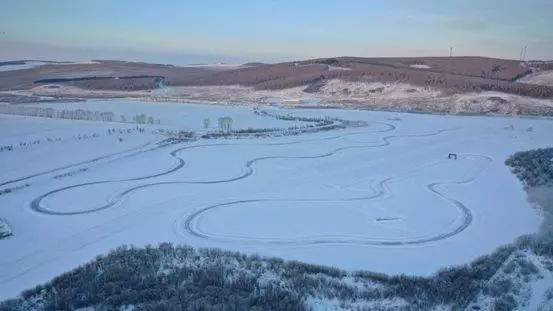 冬天最有意思的事情之一，开着宝马在-30℃冰面漂移