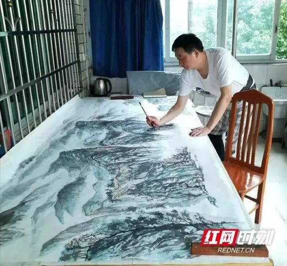 四十余年笔耕不辍，益阳这位“业余”画家用他自己的方式爱着这片故土