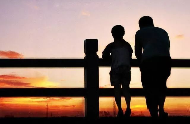 10个短篇故事短到极致却催人泪下,100个催人泪下的短篇小故事