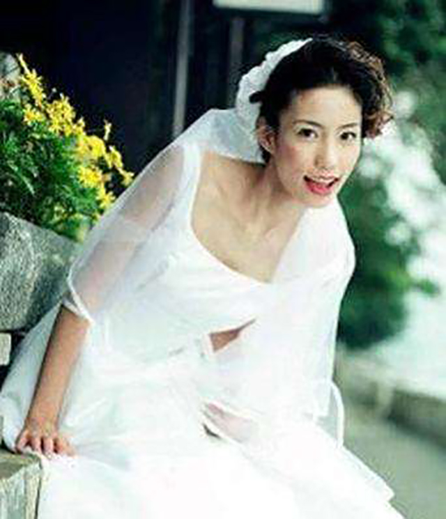 央视女主持人推错门身亡,央视主持人推错门坠楼死亡