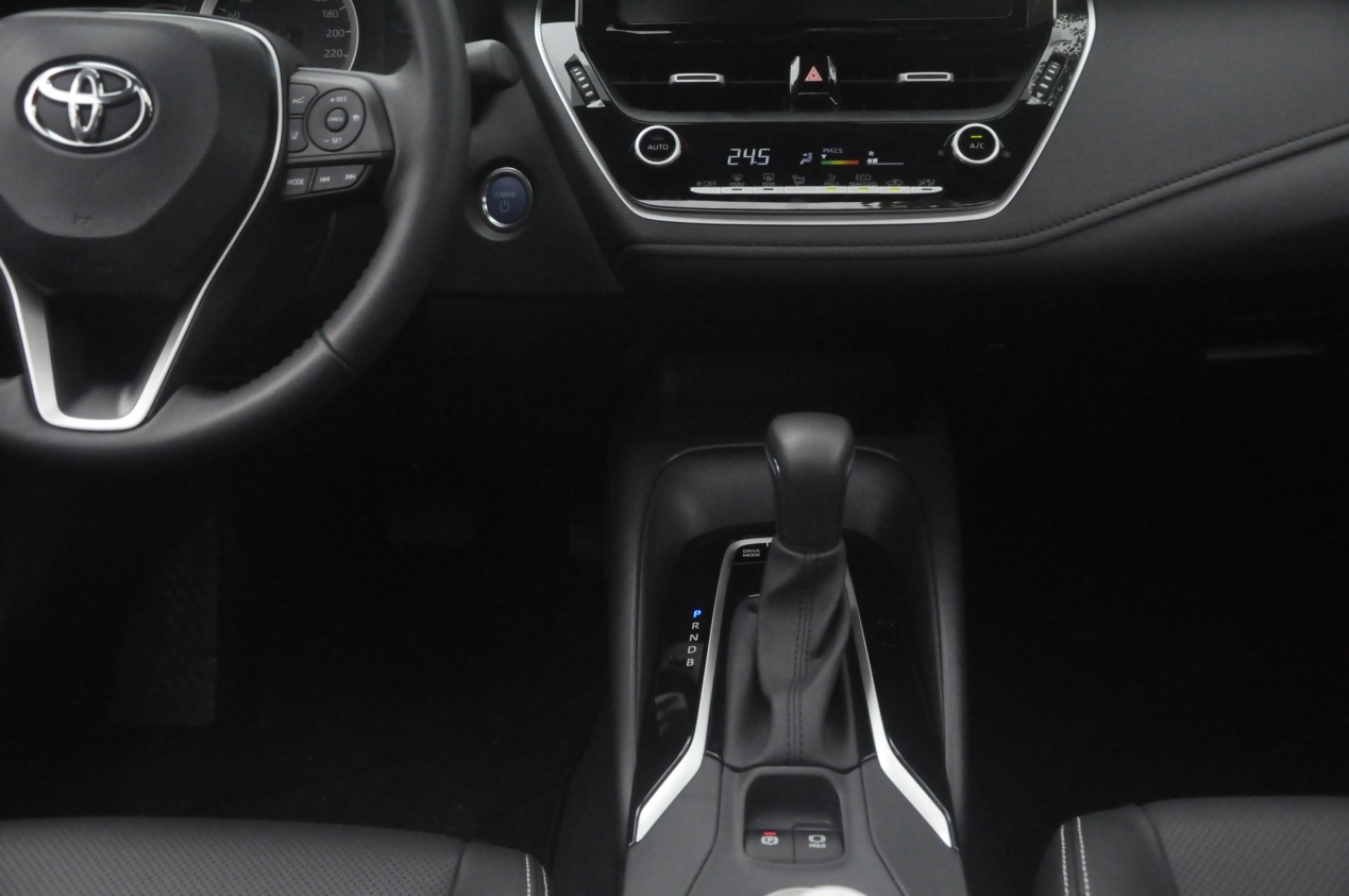 试驾雷凌1.2t豪华版值得买吗,2019丰田雷凌双擎试驾视频